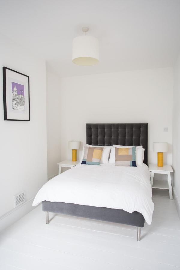 Elegant York House - On A Beach Road, Sleeps 12, With Sea Views Worthing Exterior photo