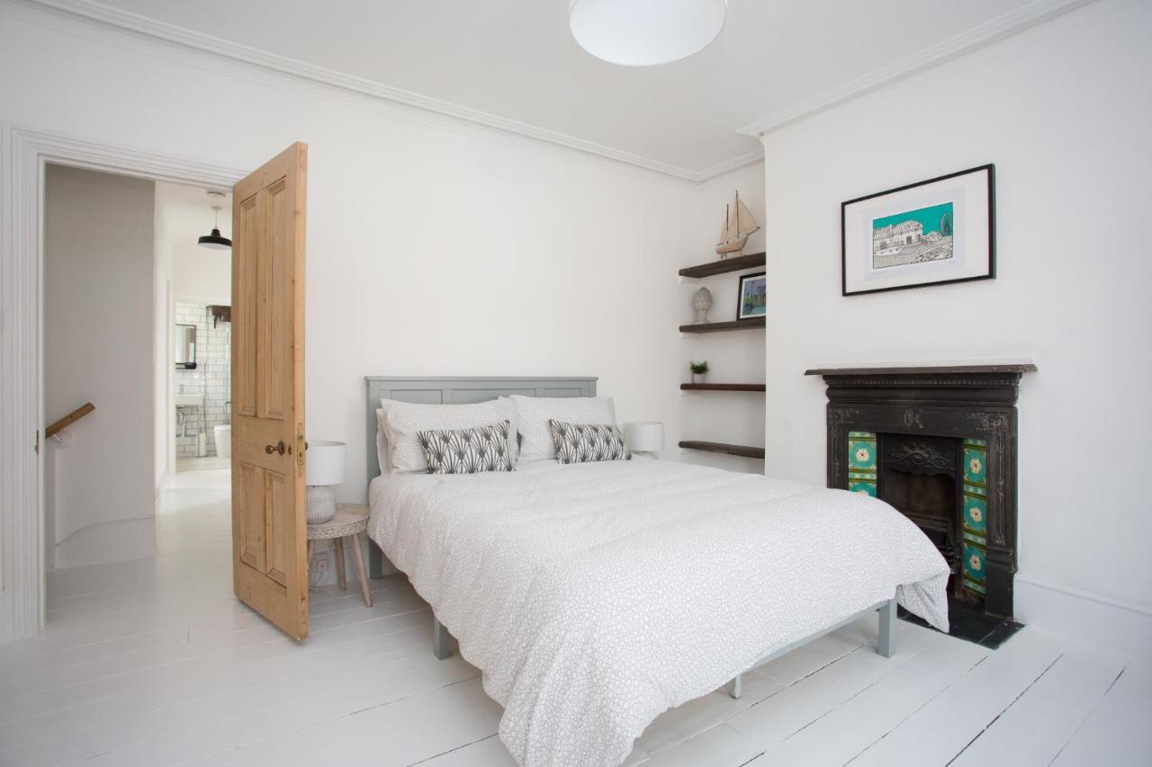 Elegant York House - On A Beach Road, Sleeps 12, With Sea Views Worthing Exterior photo