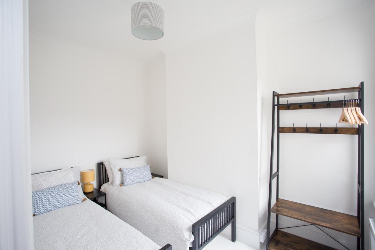 Elegant York House - On A Beach Road, Sleeps 12, With Sea Views Worthing Exterior photo
