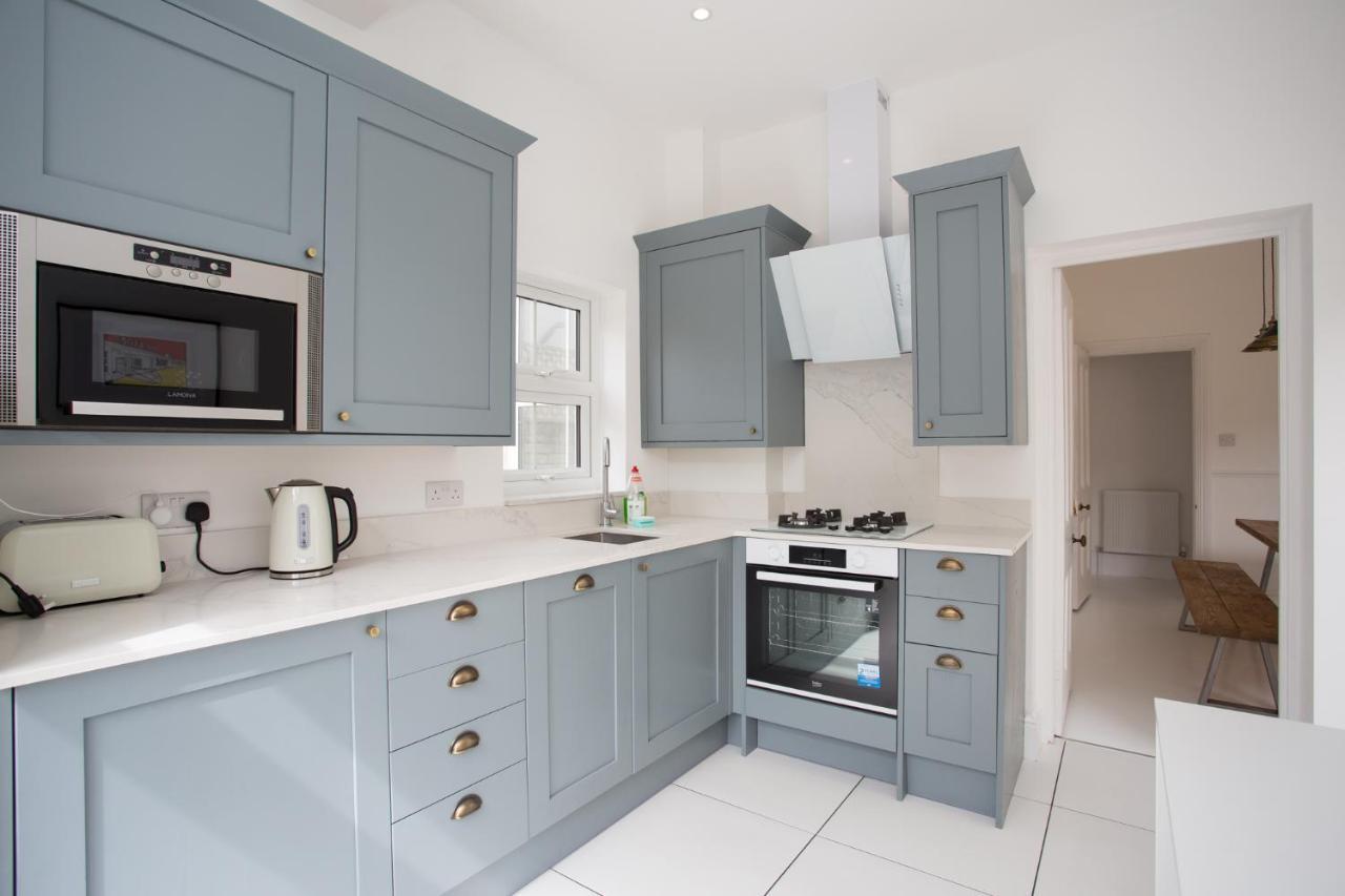 Elegant York House - On A Beach Road, Sleeps 12, With Sea Views Worthing Exterior photo